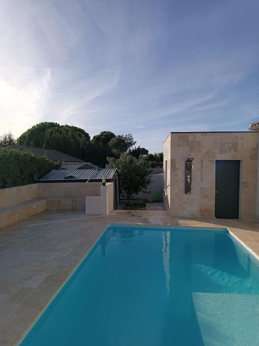 Charmant Studio Avec Piscine Villemoustaussou Exterior photo